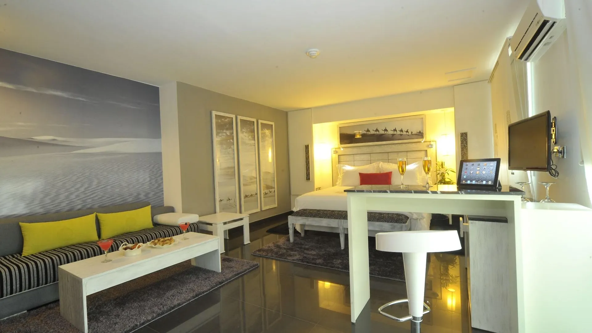 Le Trianon Luxury Hotel & Spa contacts